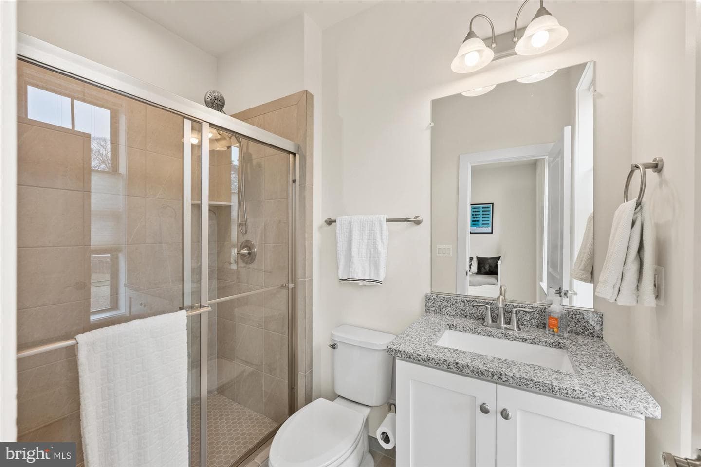 2236 S Glebe Road photo 16