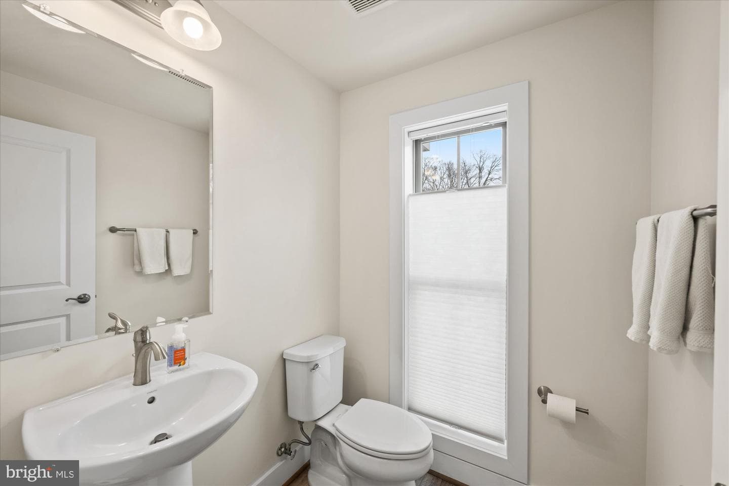2236 S Glebe Road photo 8