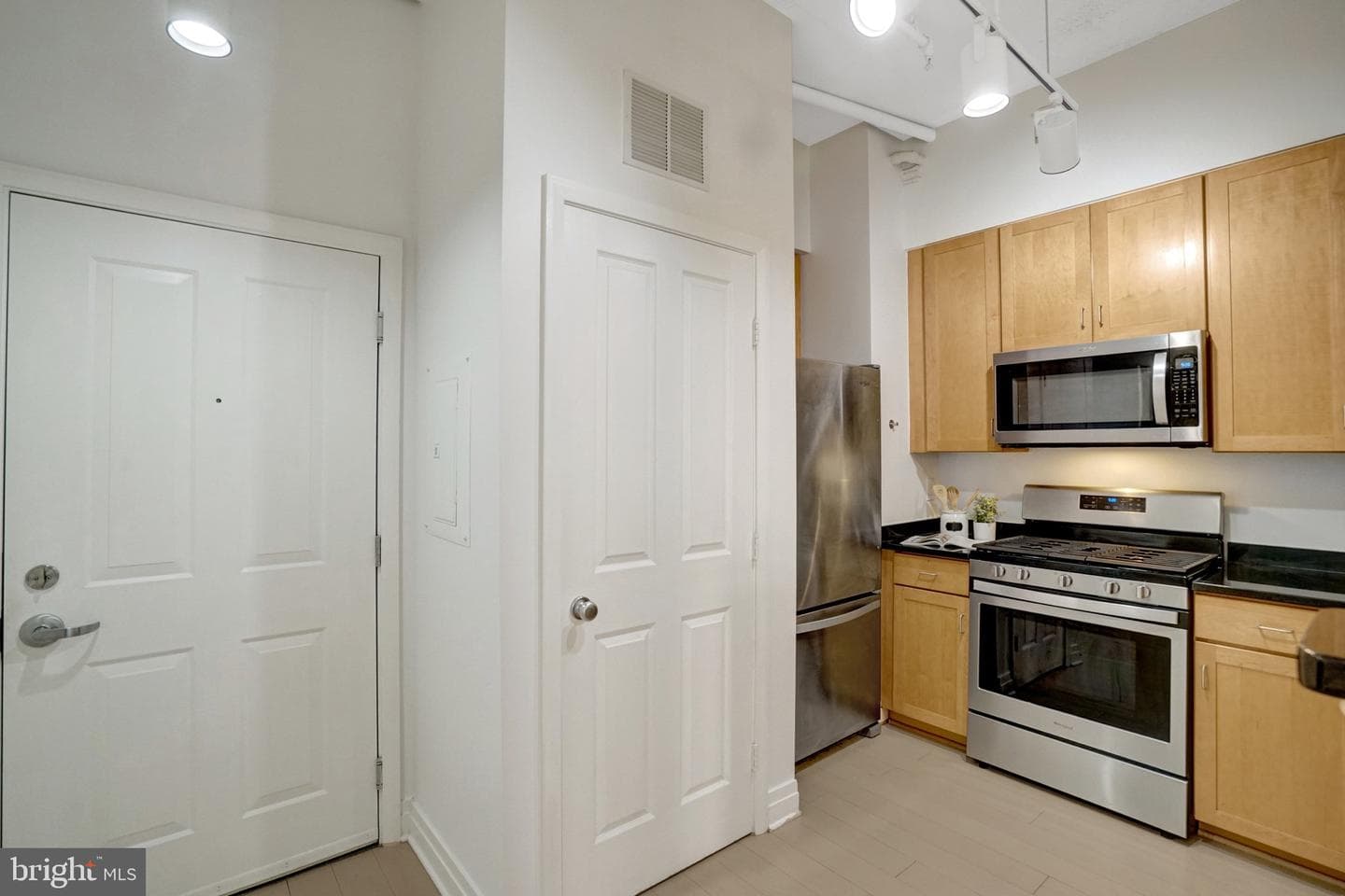1201 N Garfield Street #202 photo 10