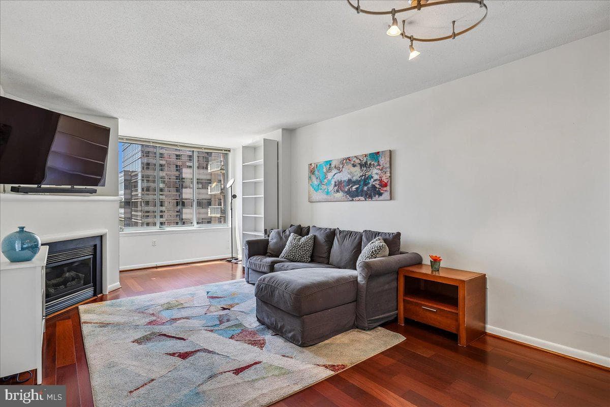 851 N Glebe Road #1003 photo 2