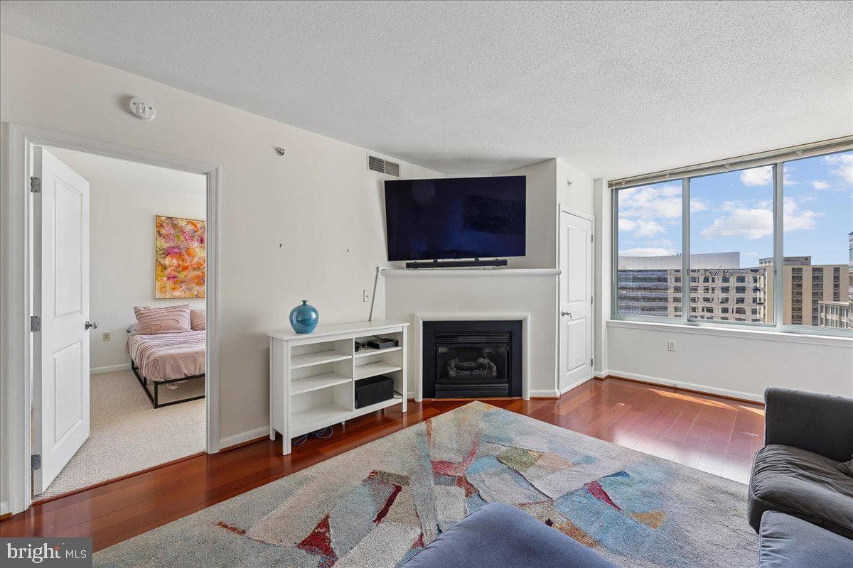 851 N Glebe Road #1003 photo 4