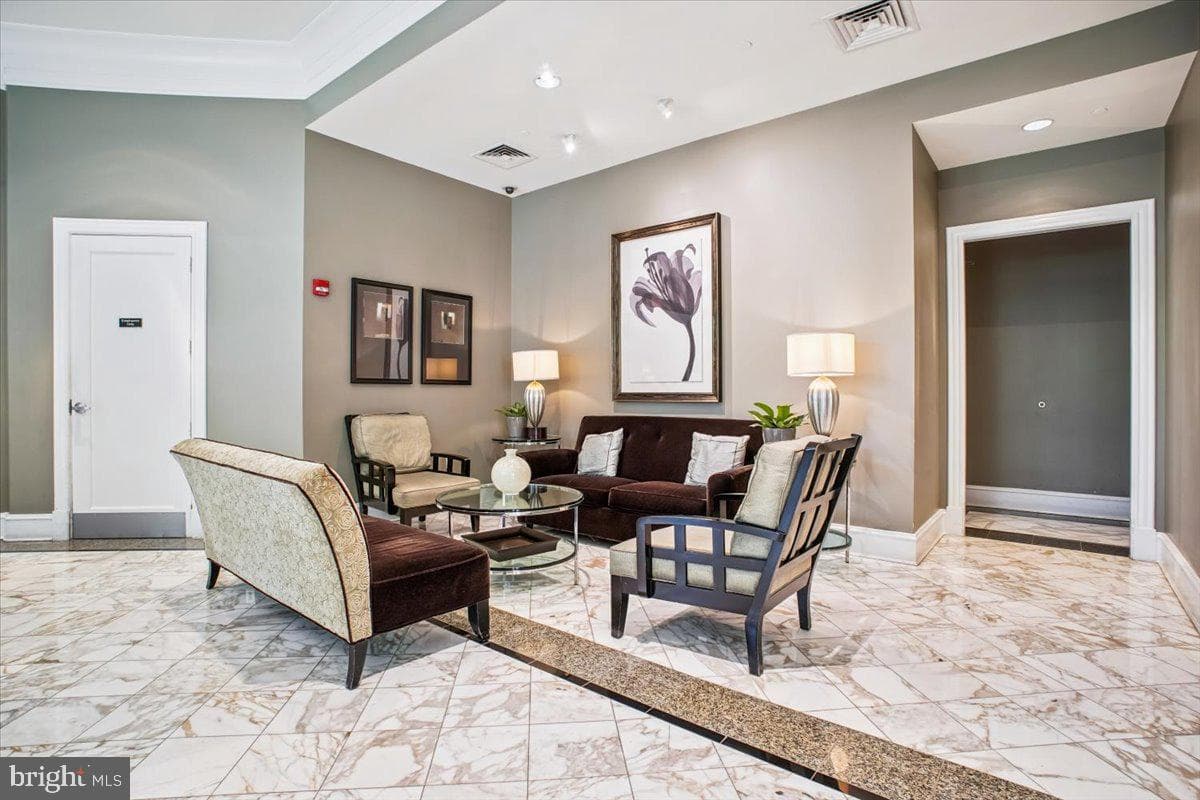 851 N Glebe Road #1003 photo 42