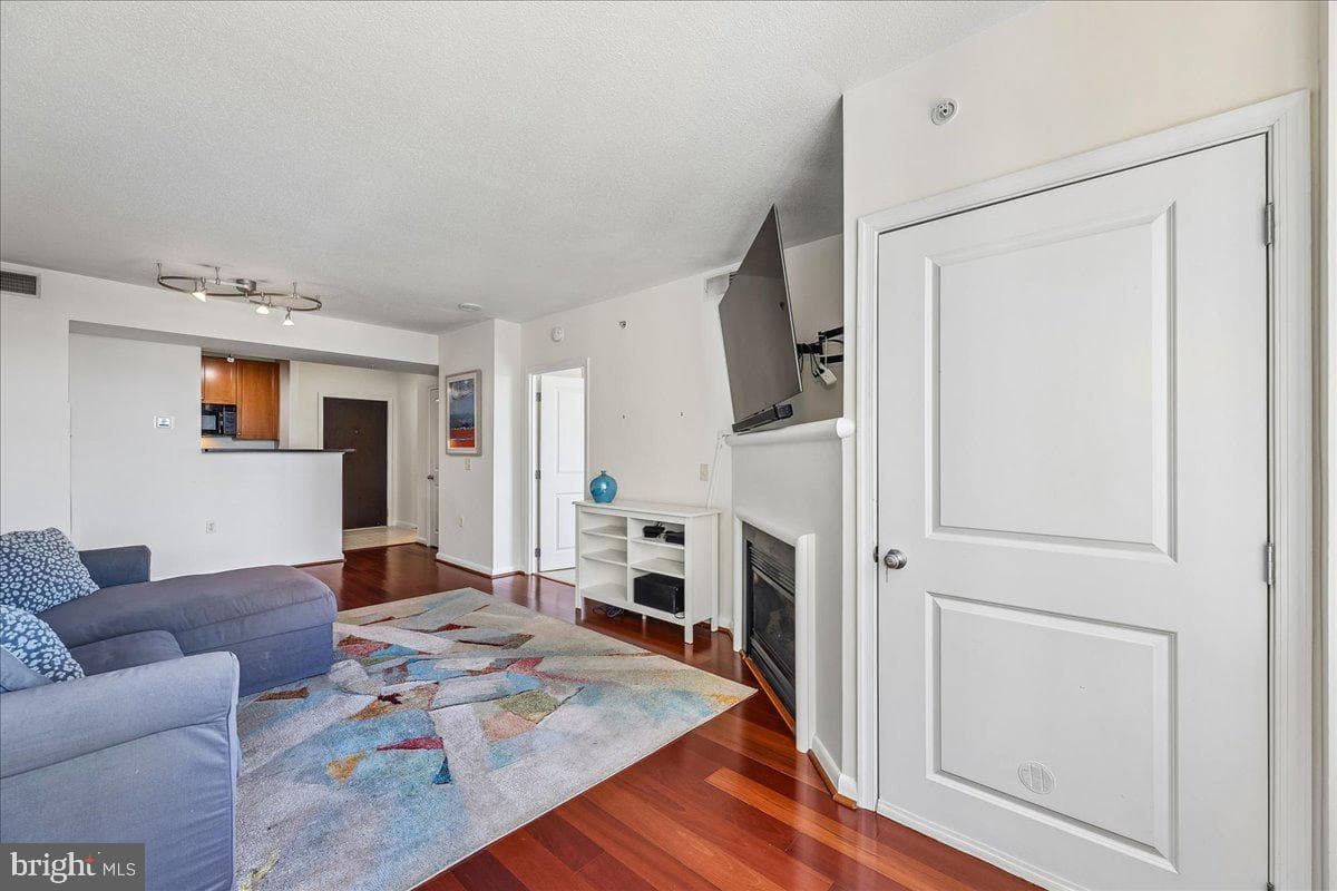851 N Glebe Road #1003 photo 5