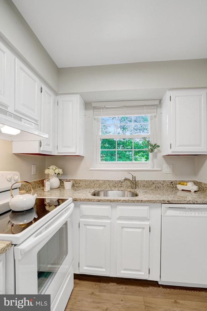 2107 N Scott Street #70 photo 22