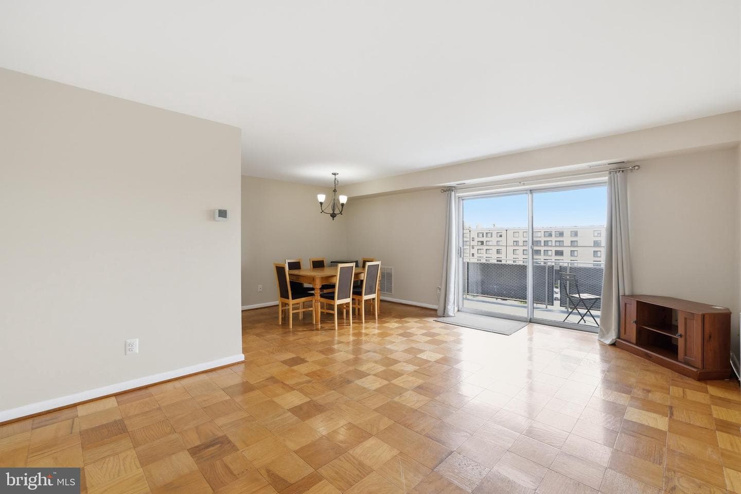 1931 N Cleveland Street #606 photo 16