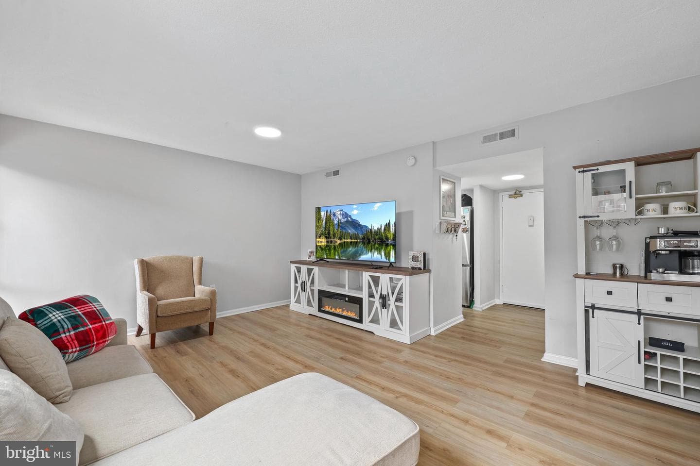 1300 Army Navy Drive #320 photo 6