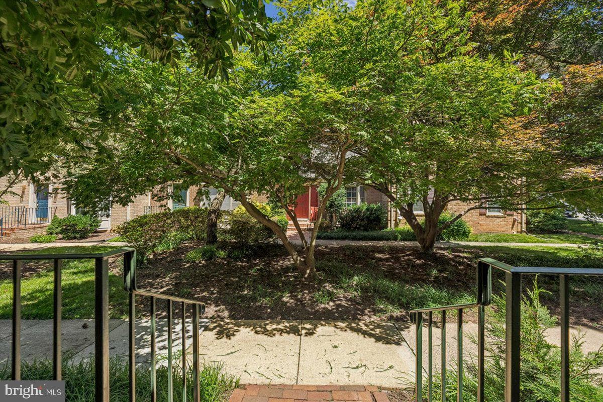 432 N Park Drive photo 2