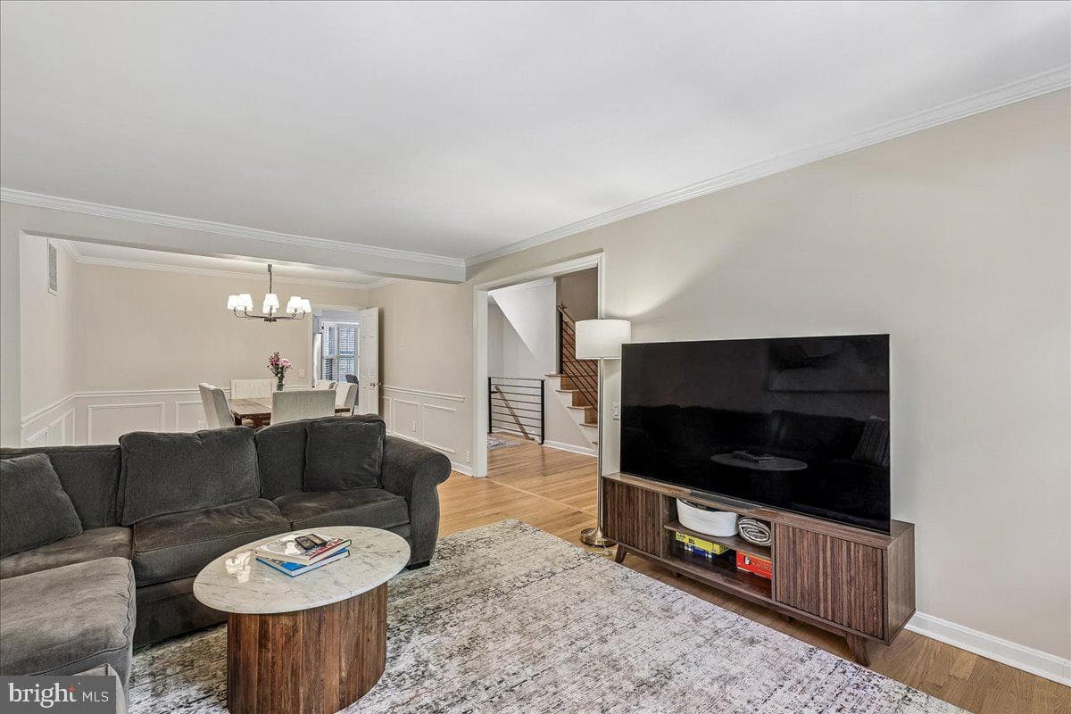 432 N Park Drive photo 9