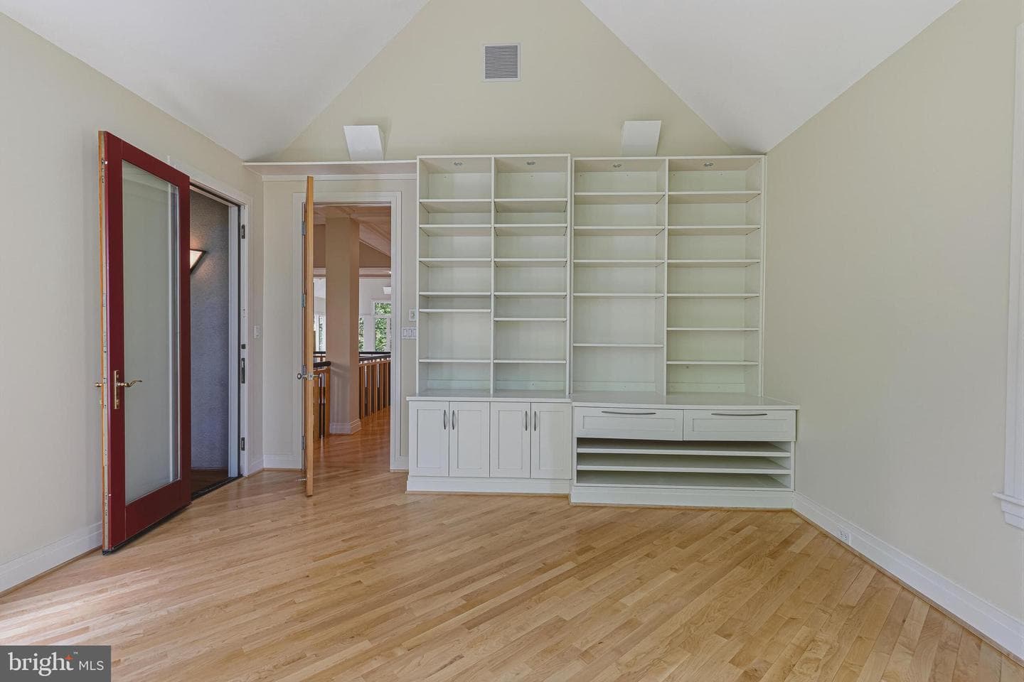3190 N Woodrow Street photo 27