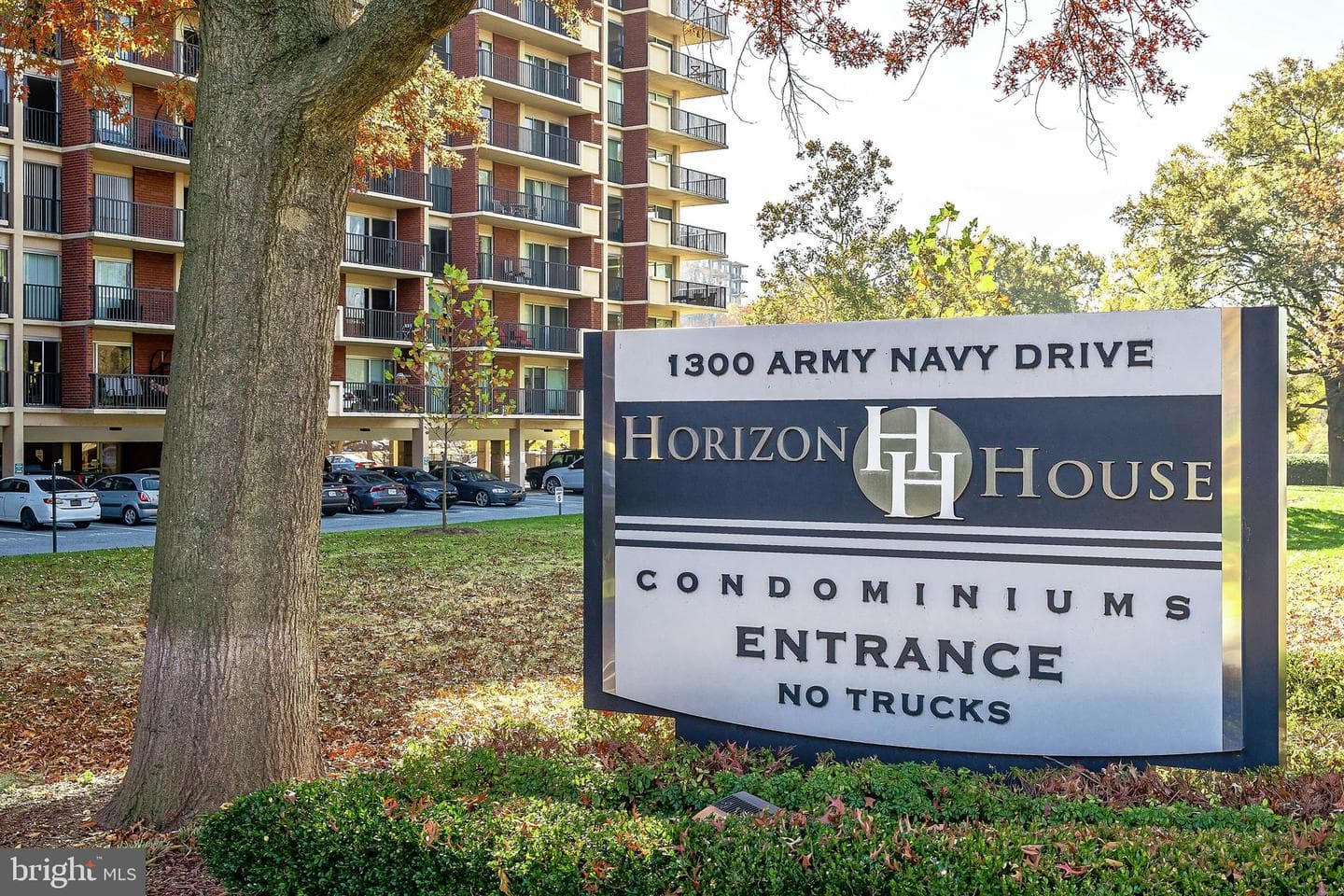 1300 Army Navy Drive #1010 photo 1