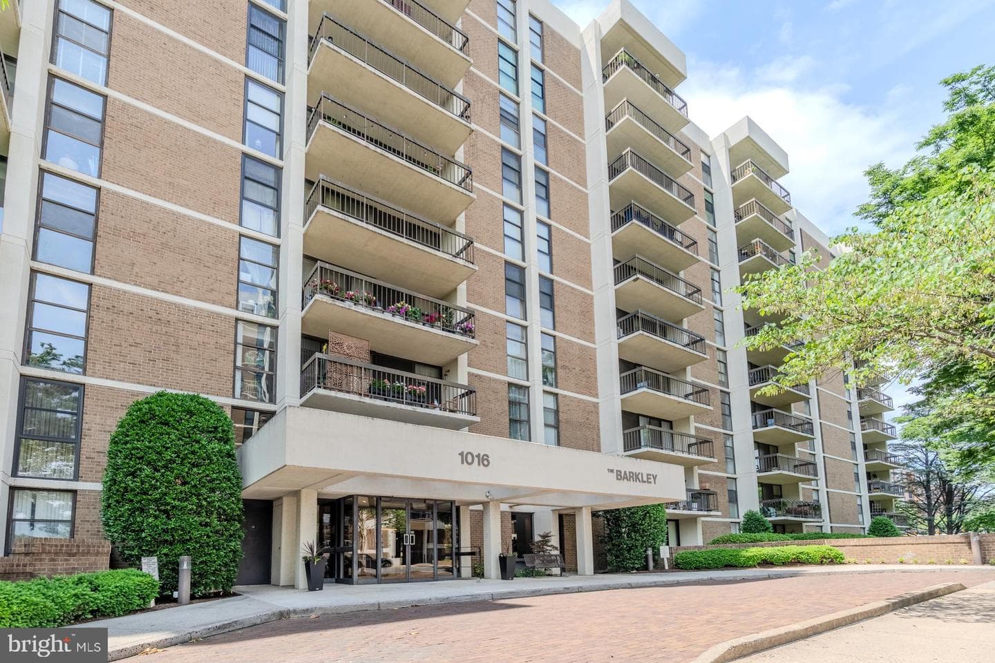 1016 S Wayne St # 910 photo 2