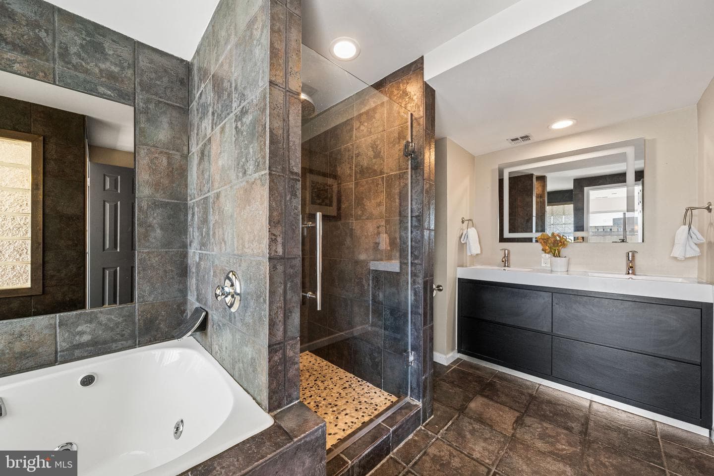 1301 N Courthouse Road #1807 photo 30