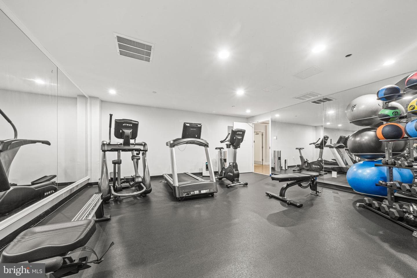 1301 N Courthouse Road #1807 photo 37
