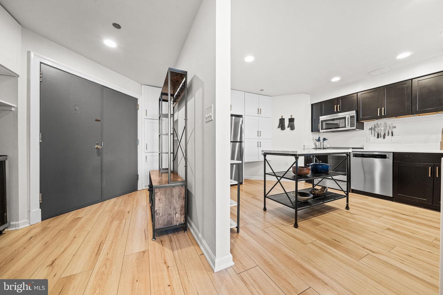 1301 N Courthouse Road #1807 photo 4
