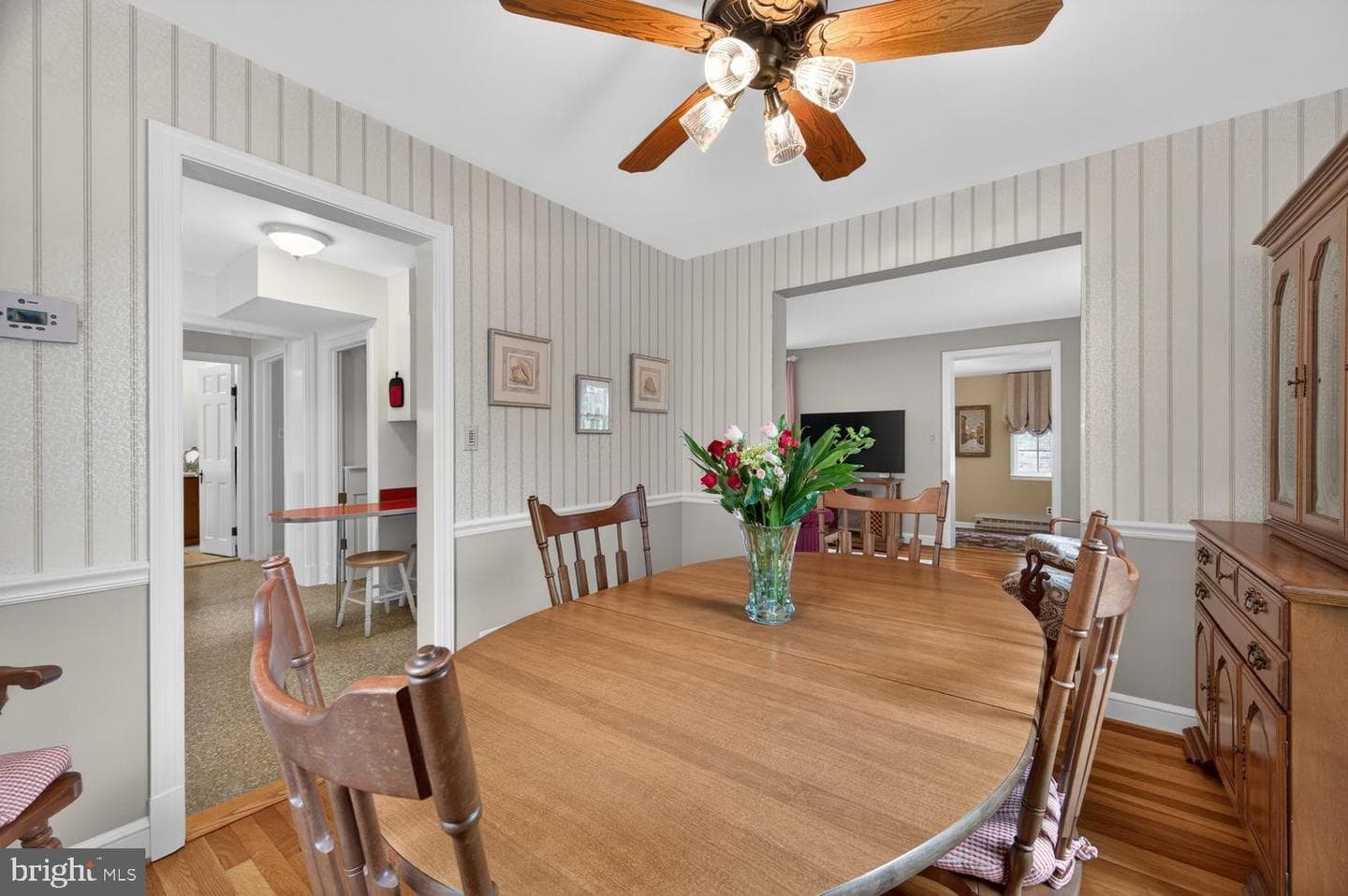 227 N Edison St photo 8