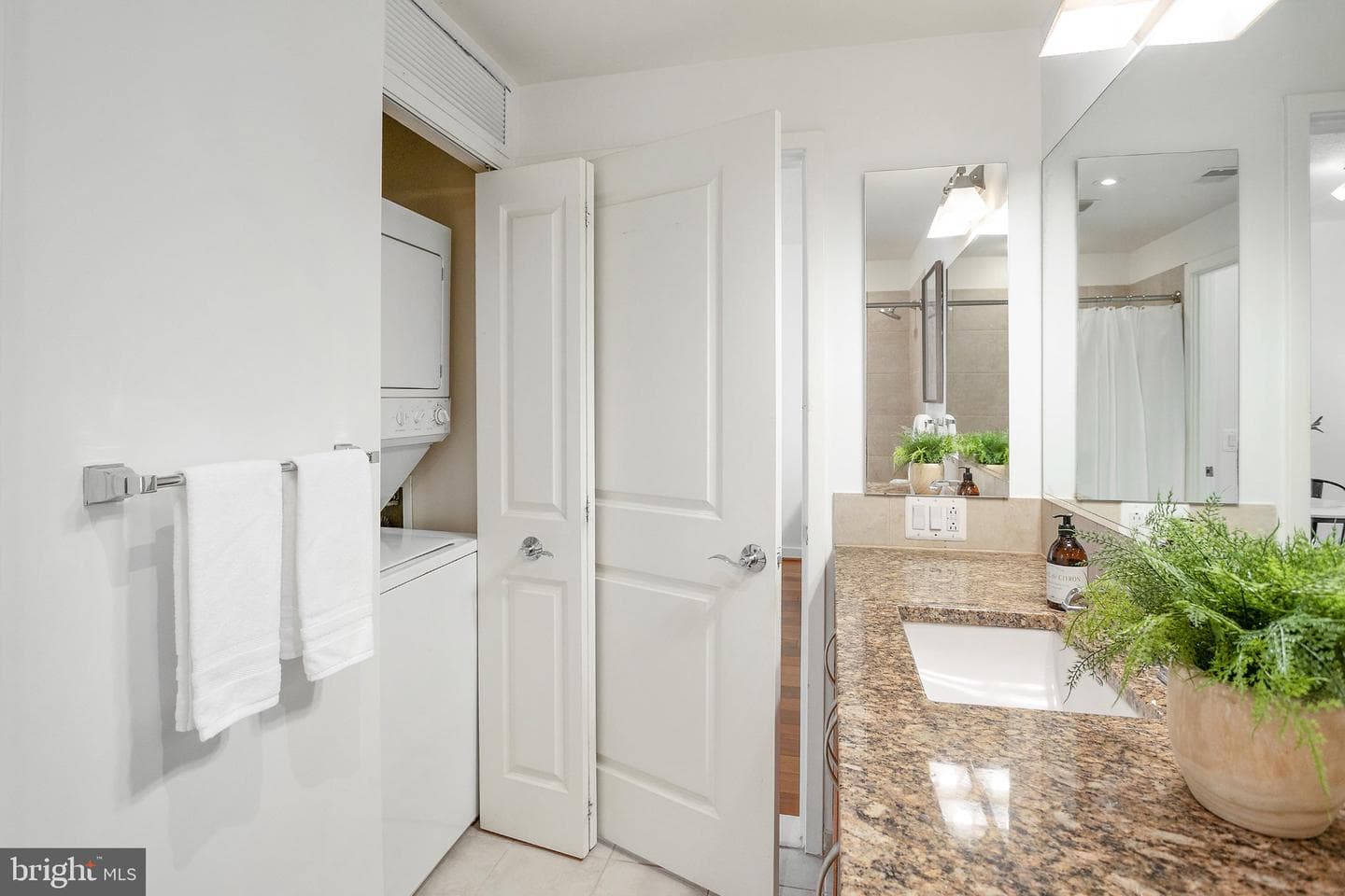 888 N Quincy Street #1203 photo 15