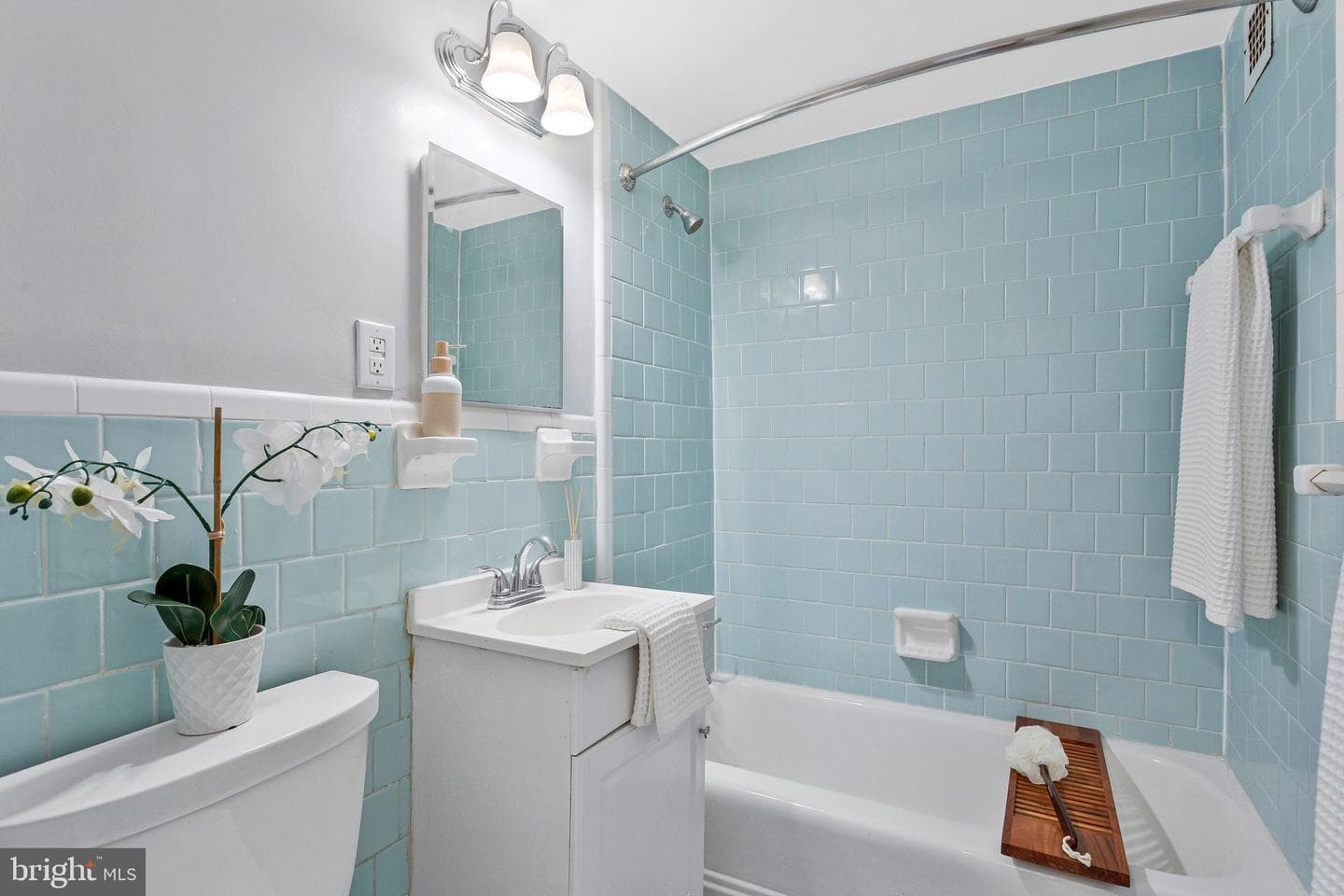 1210 N Taft Street #909 photo 17