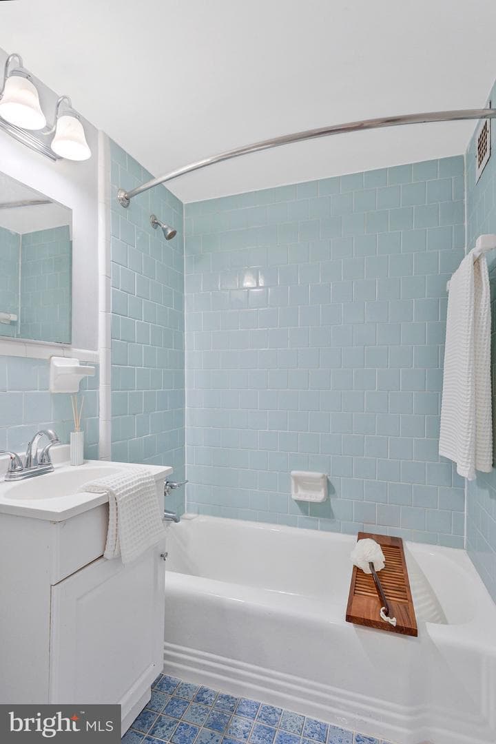 1210 N Taft Street #909 photo 18
