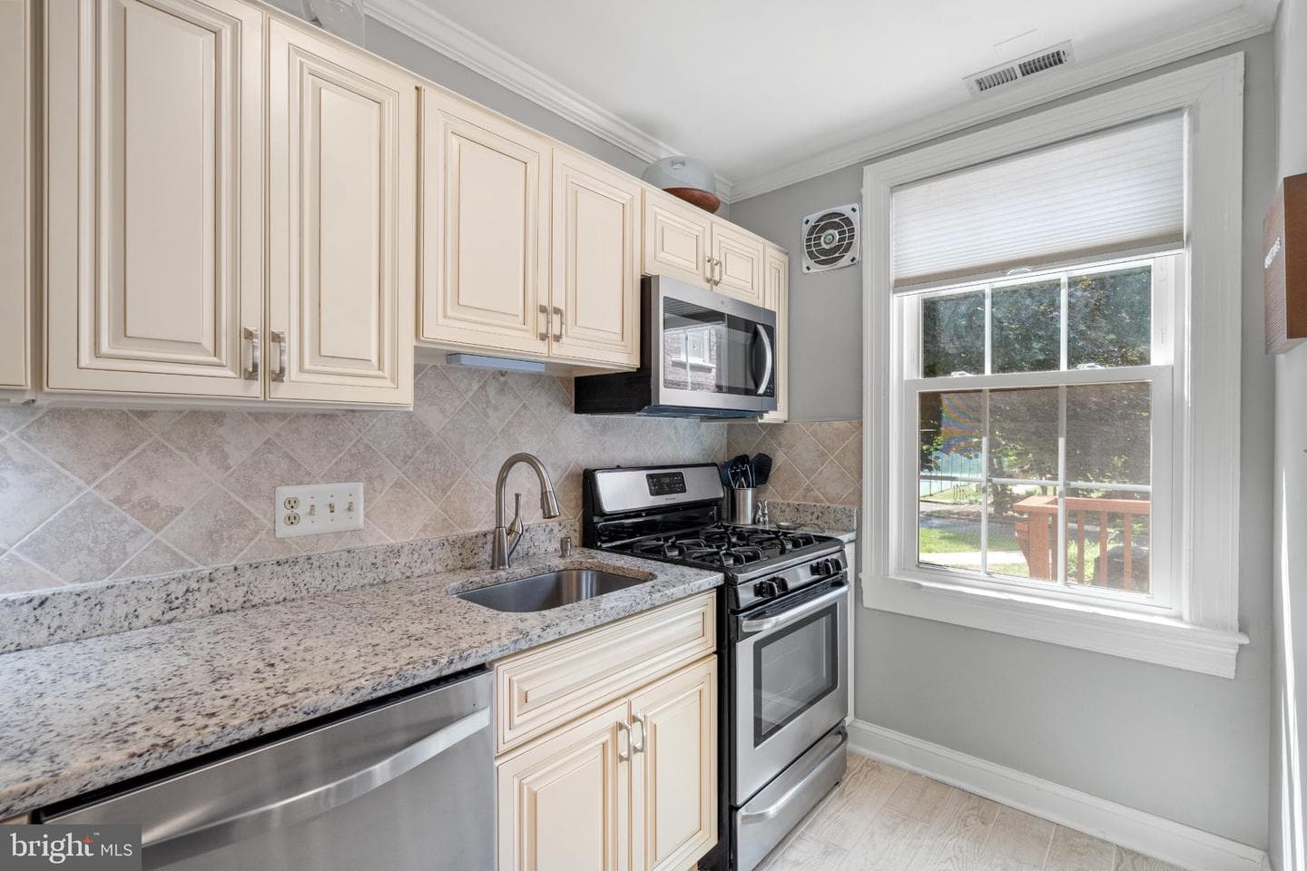 1021 S Barton Street #124 photo 11
