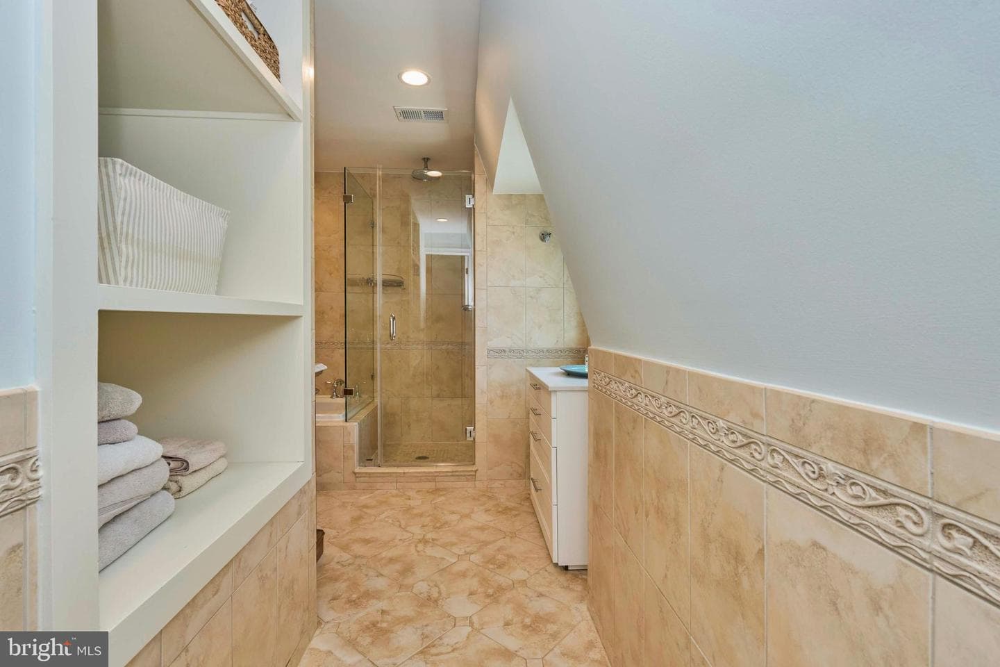 255 N Bryan Street photo 37