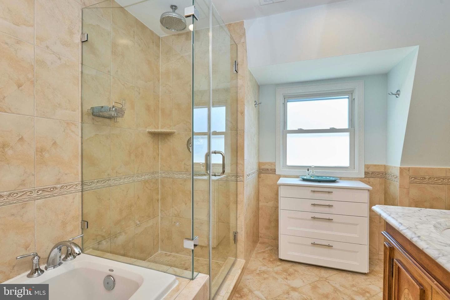 255 N Bryan Street photo 38