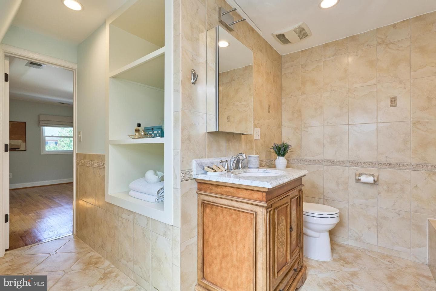 255 N Bryan Street photo 39