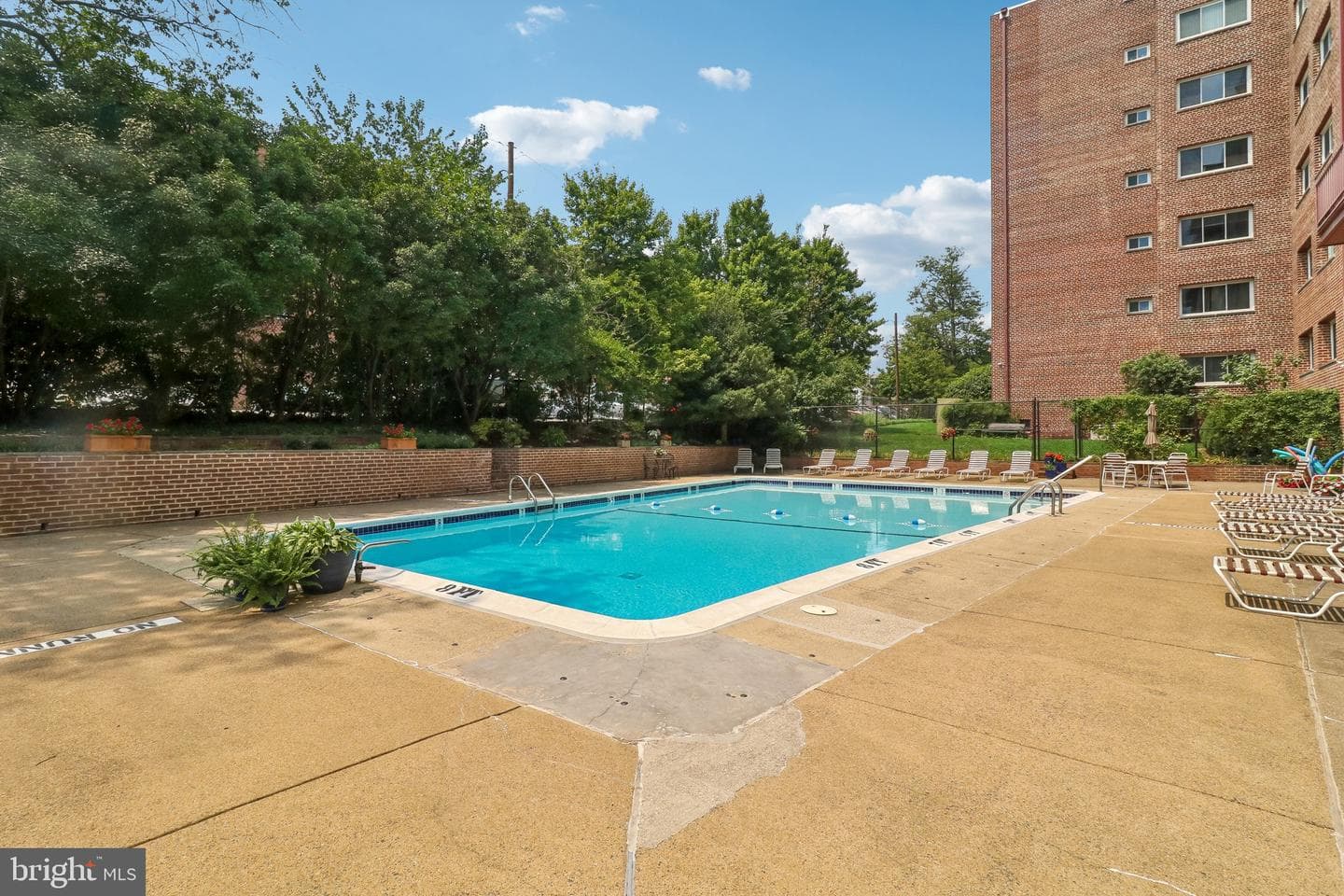 1830 Columbia Pike #306 photo 32