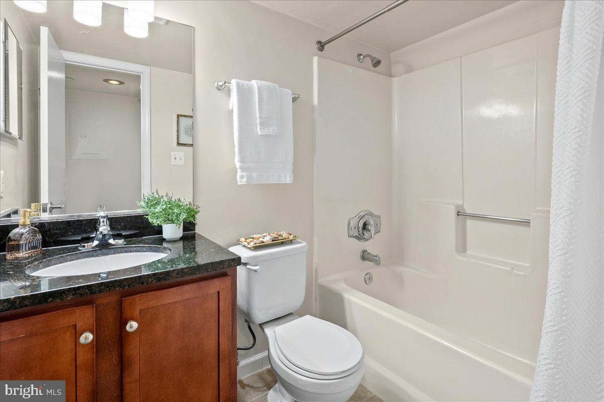 1001 N Randolph Street #913 photo 15