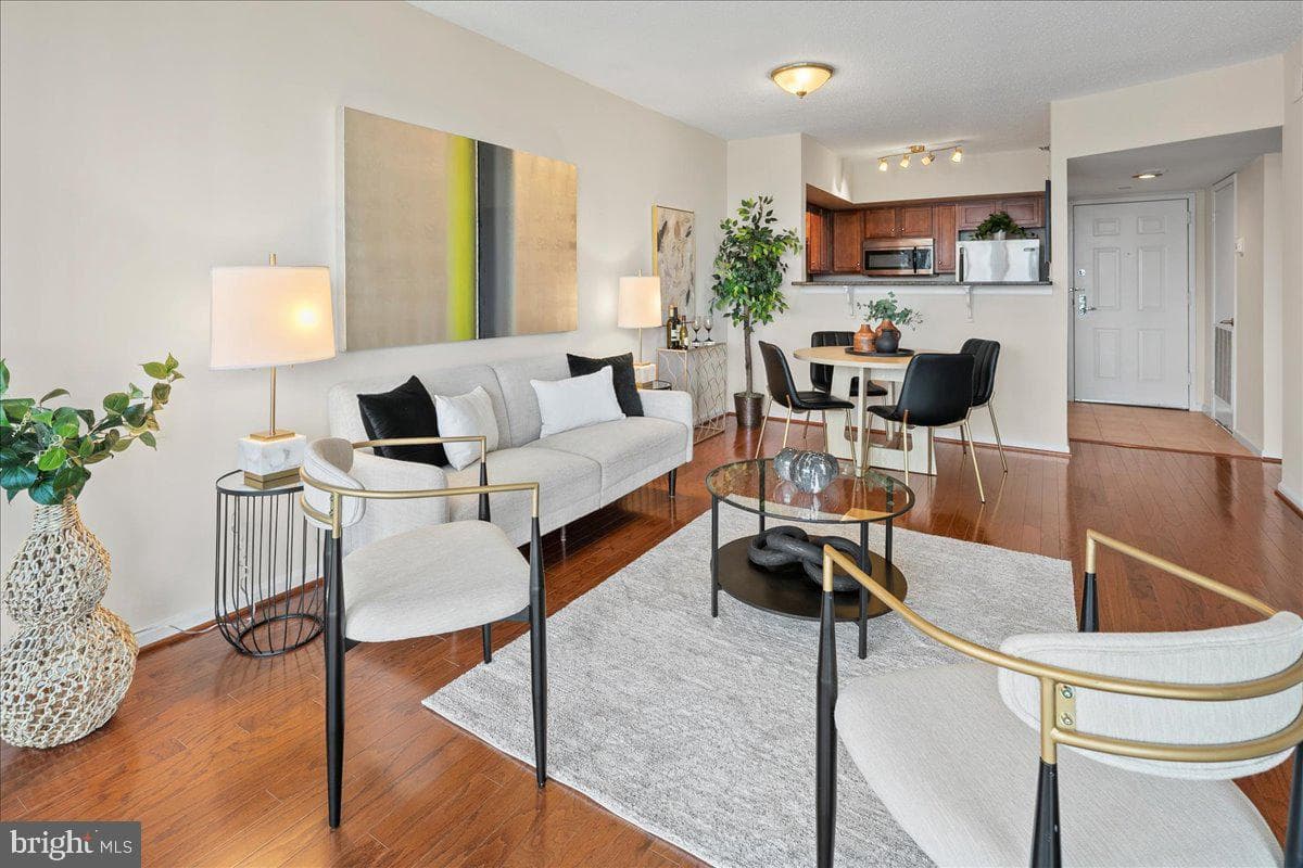 1001 N Randolph Street #913 photo 7