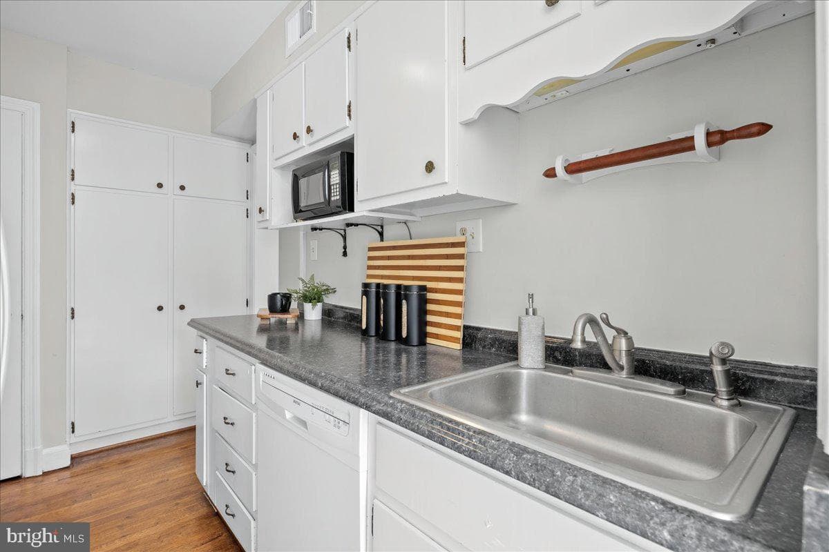 1226 N Lincoln Street photo 11