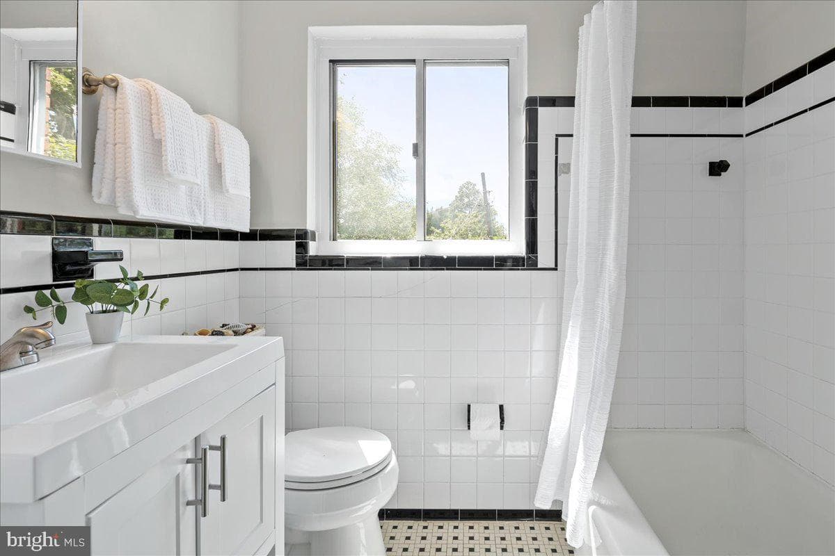 1226 N Lincoln Street photo 14