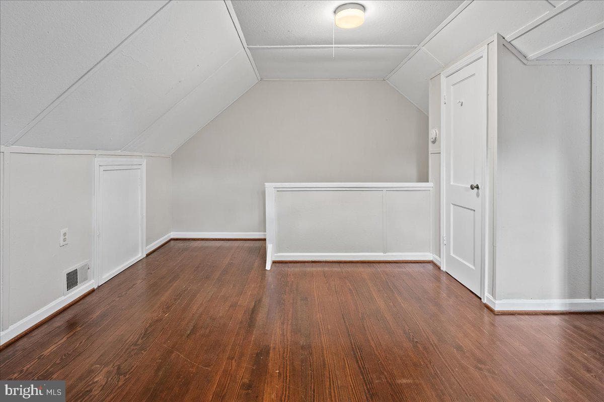 1226 N Lincoln Street photo 17