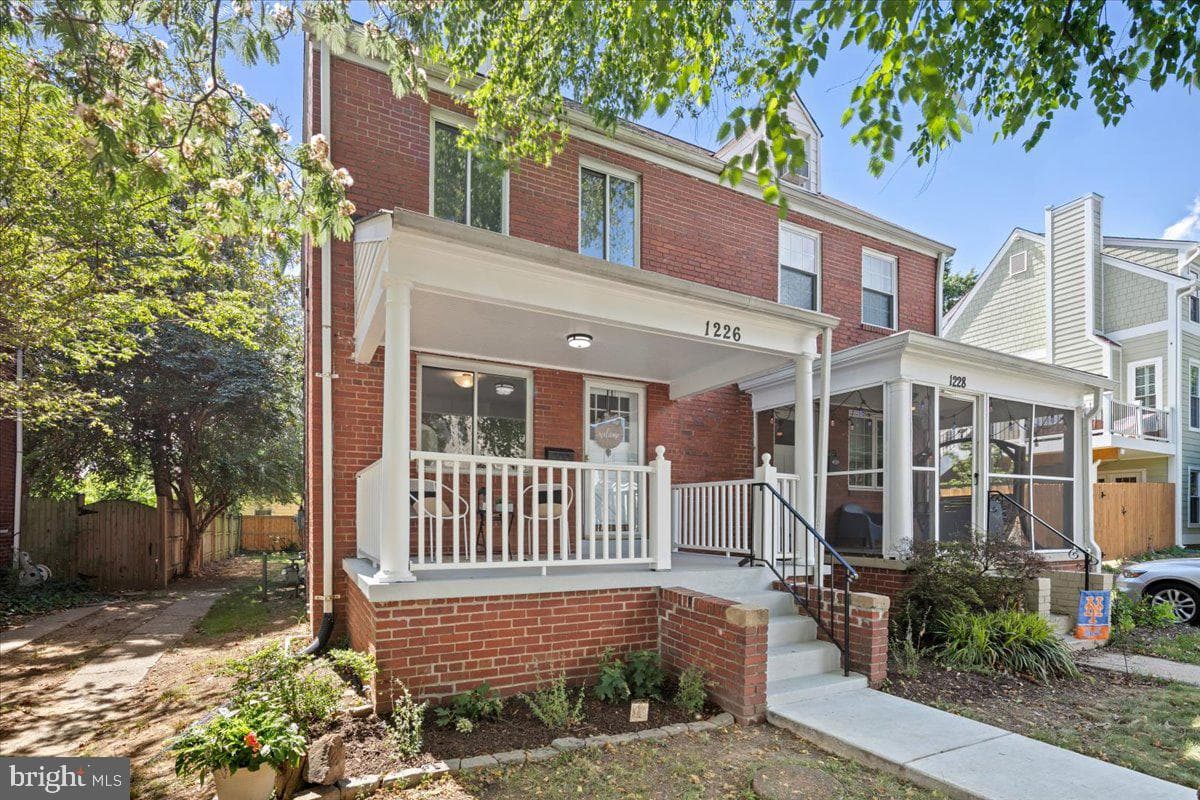 1226 N Lincoln Street photo 27