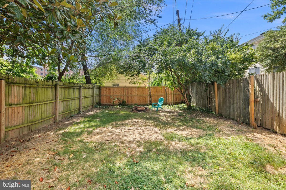 1226 N Lincoln Street photo 3