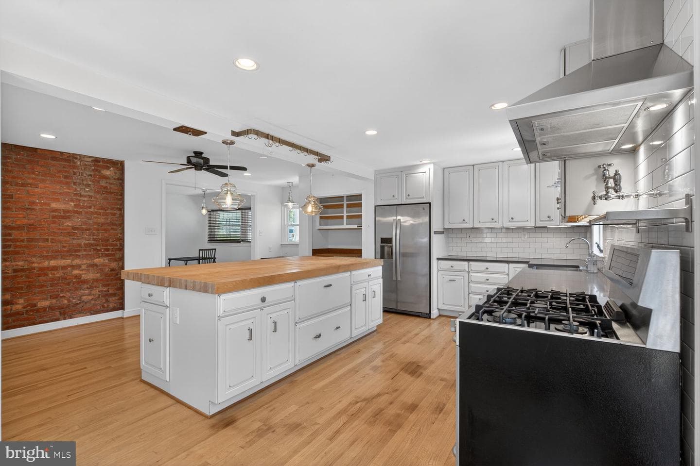 2426 N Nottingham Street photo 3