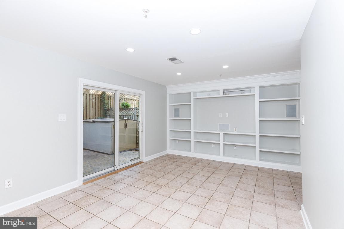 504 N Thomas Street #j photo 15