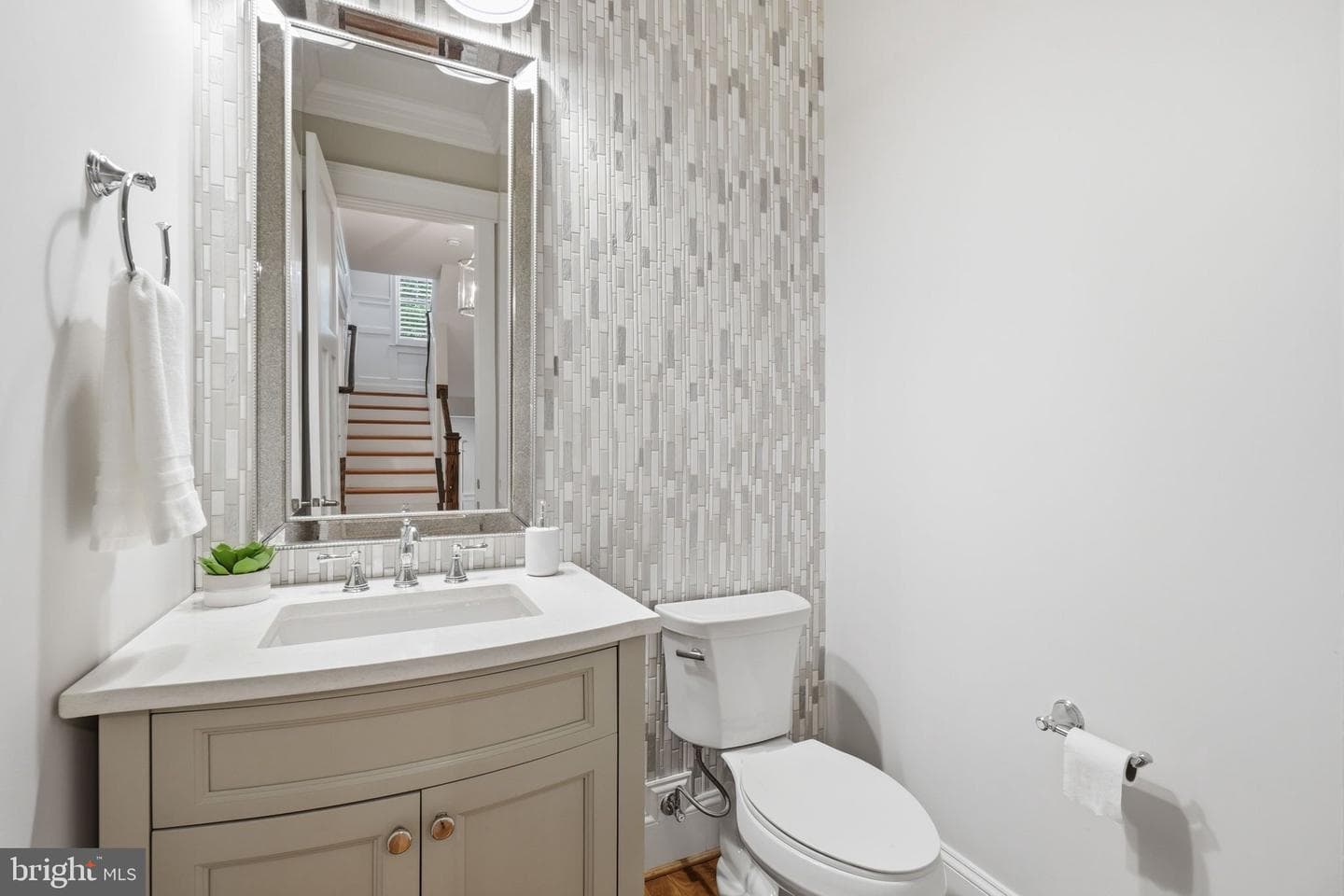 3555 N Dickerson Street photo 20