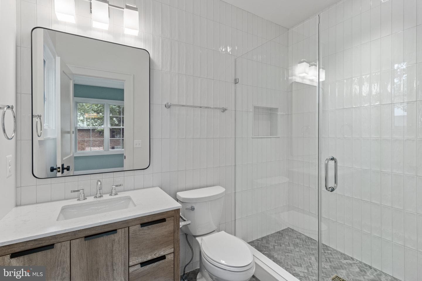 1709 N Harvard Street photo 24