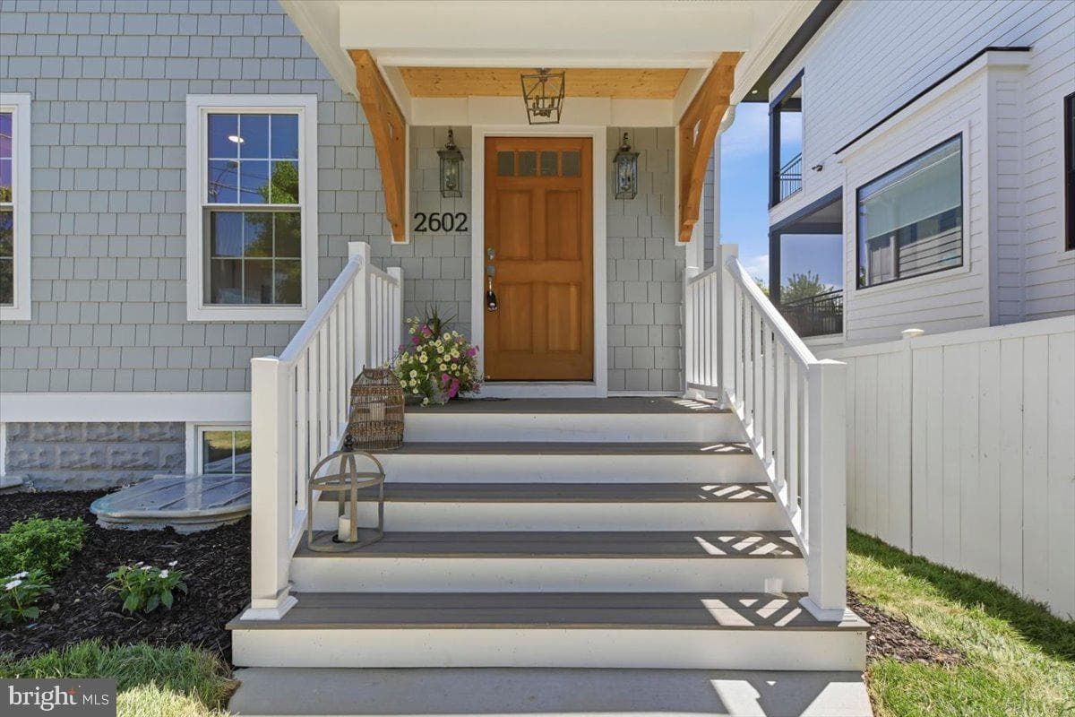 2602 Washington Boulevard photo 2