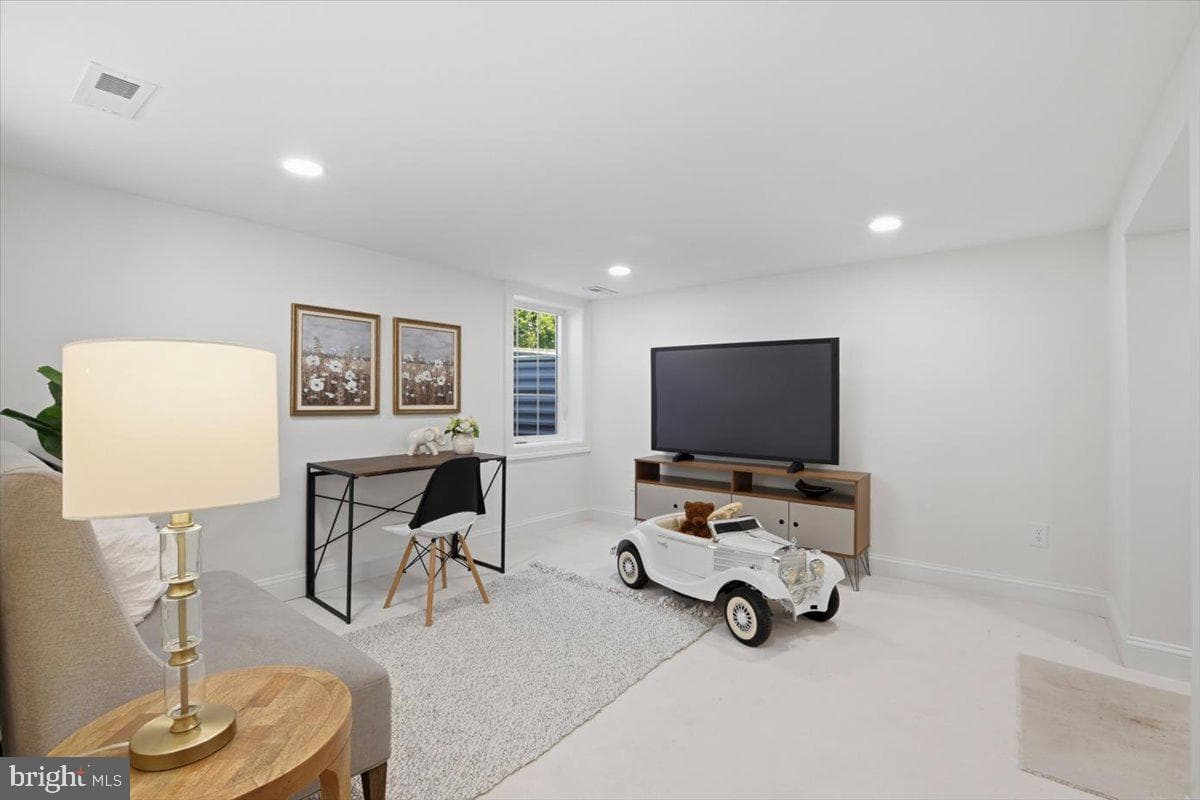 2602 Washington Boulevard photo 22