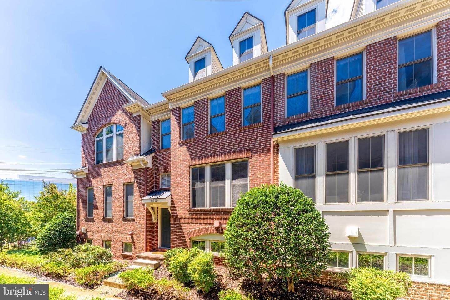 2619 S Kenmore Court, Arlington