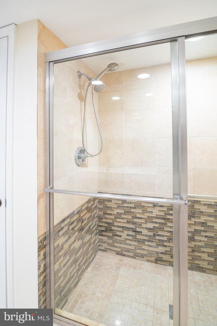 1276 N Wayne Street #908 photo 17