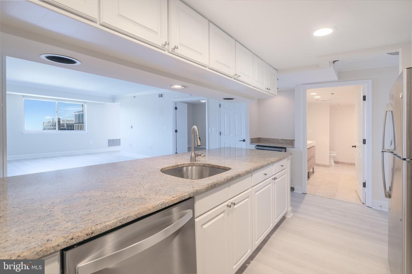 1276 N Wayne Street #908 photo 4