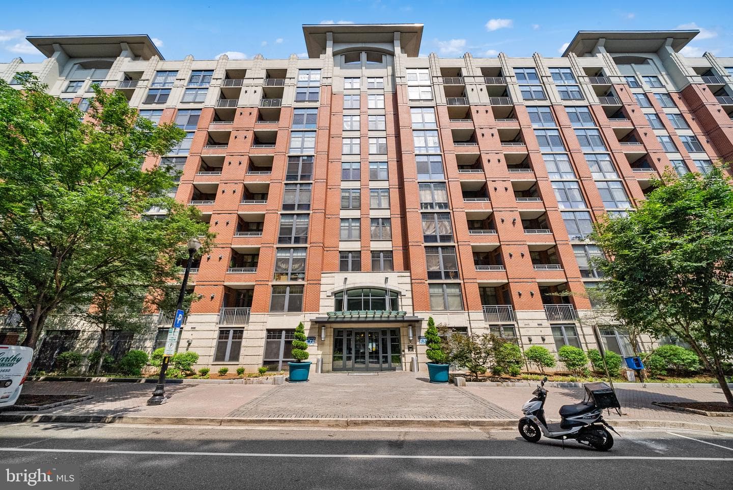 1021 N Garfield Street #637, Arlington