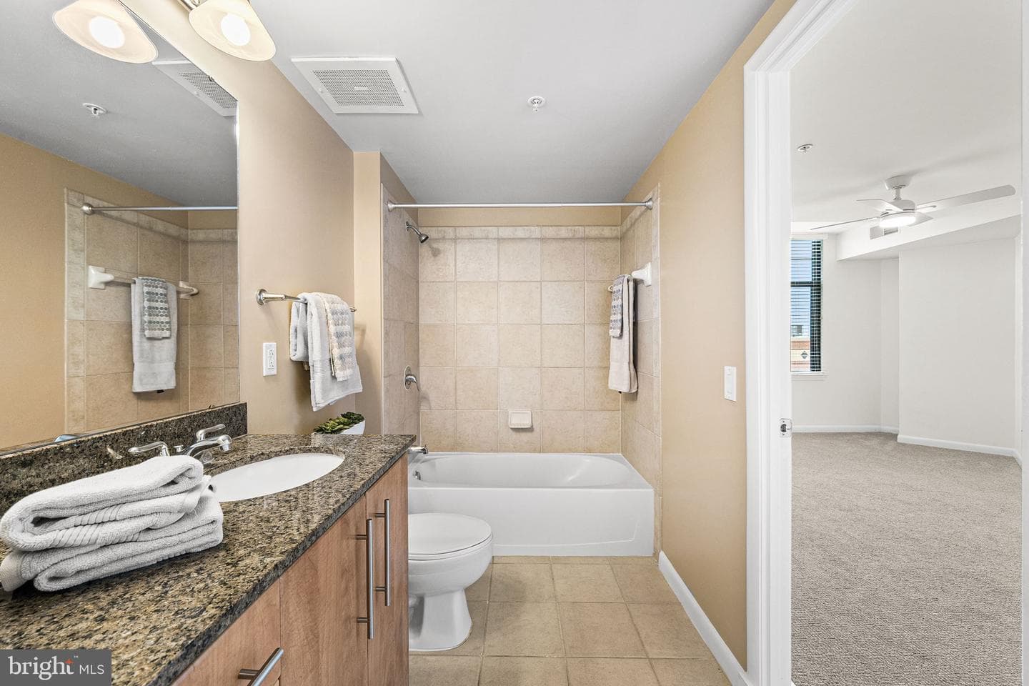 1021 N Garfield Street #637 photo 33