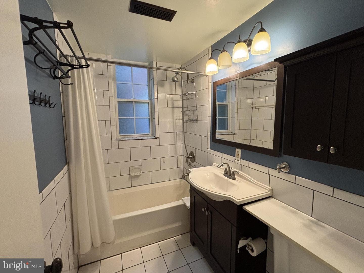 1736 N Rhodes Street #5-290 photo 18