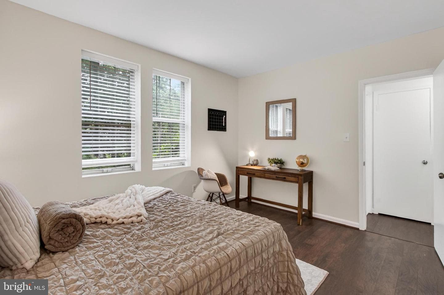 1752 N Rhodes Street #325 photo 12