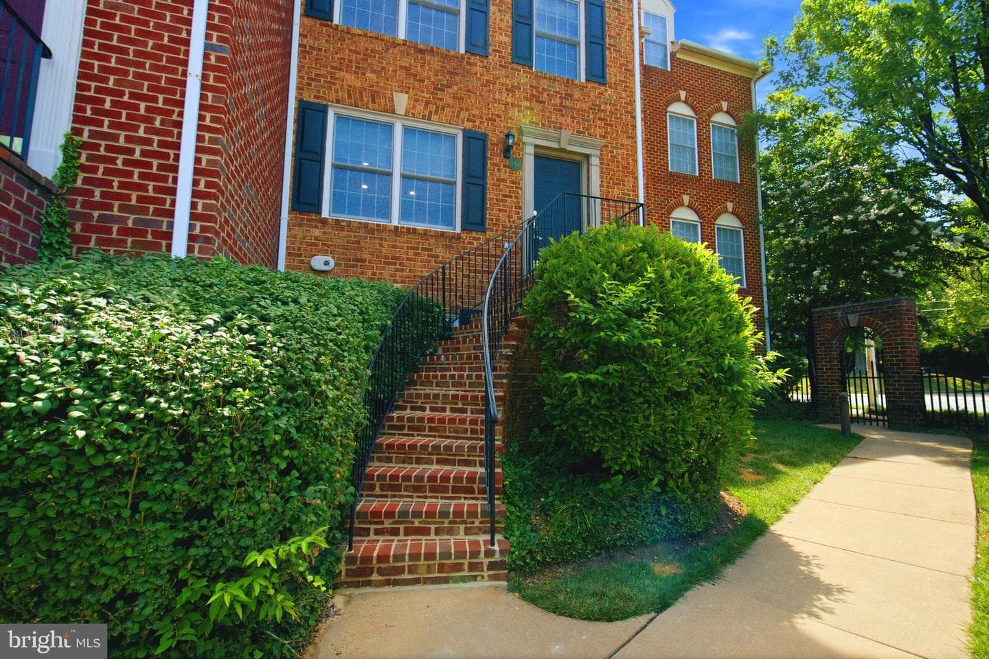 2402 N Greenbrier Court, Arlington