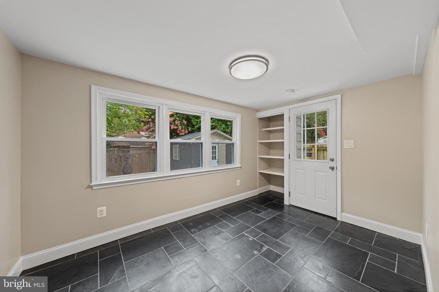 825 S Ivy Street photo 21