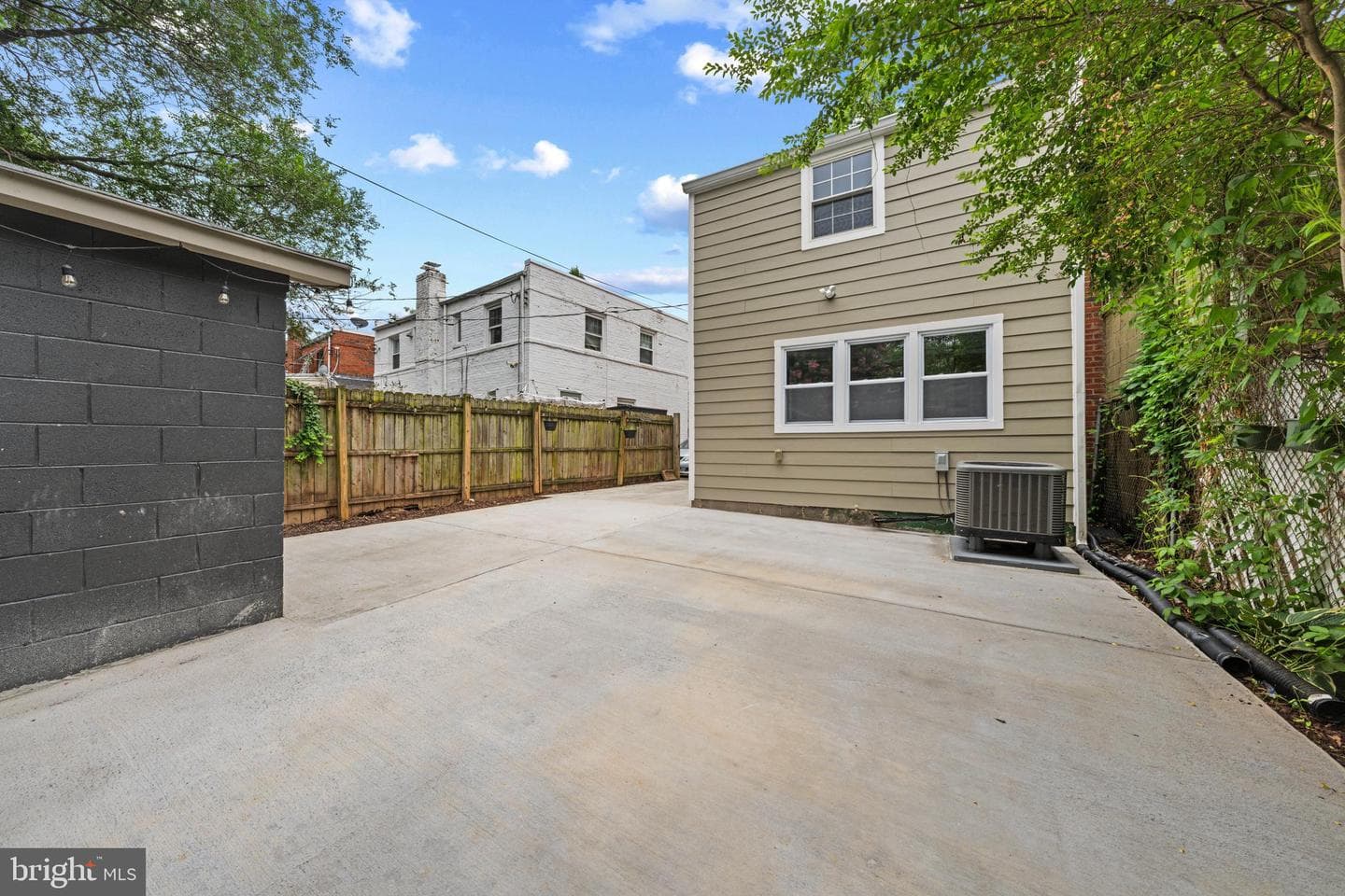825 S Ivy Street photo 31
